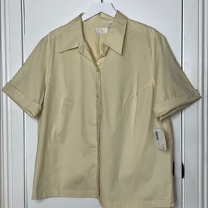 NWT Elisabeth light yellow button top size 16